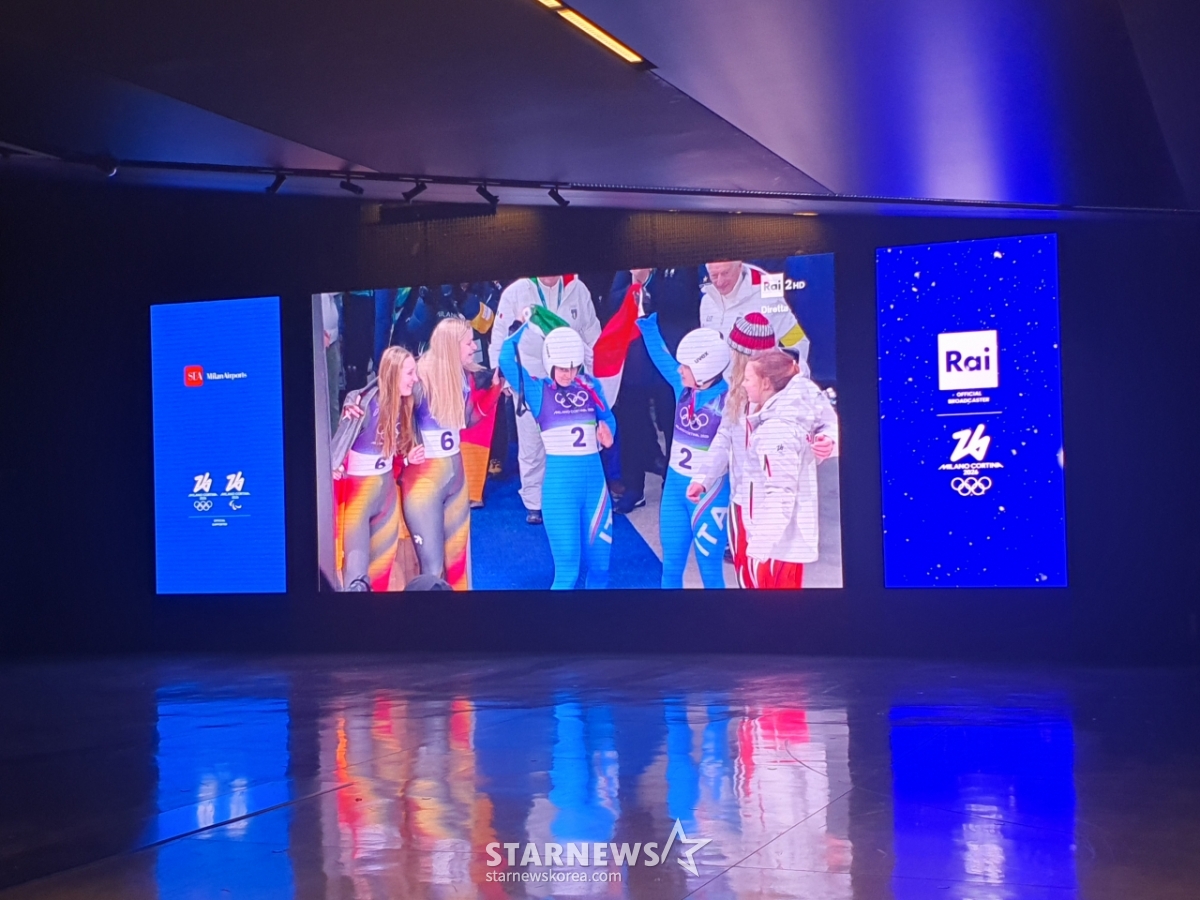 米兰马尔彭萨机场设置的奥运宣传品。 =照片:朴在浩（音）记者。