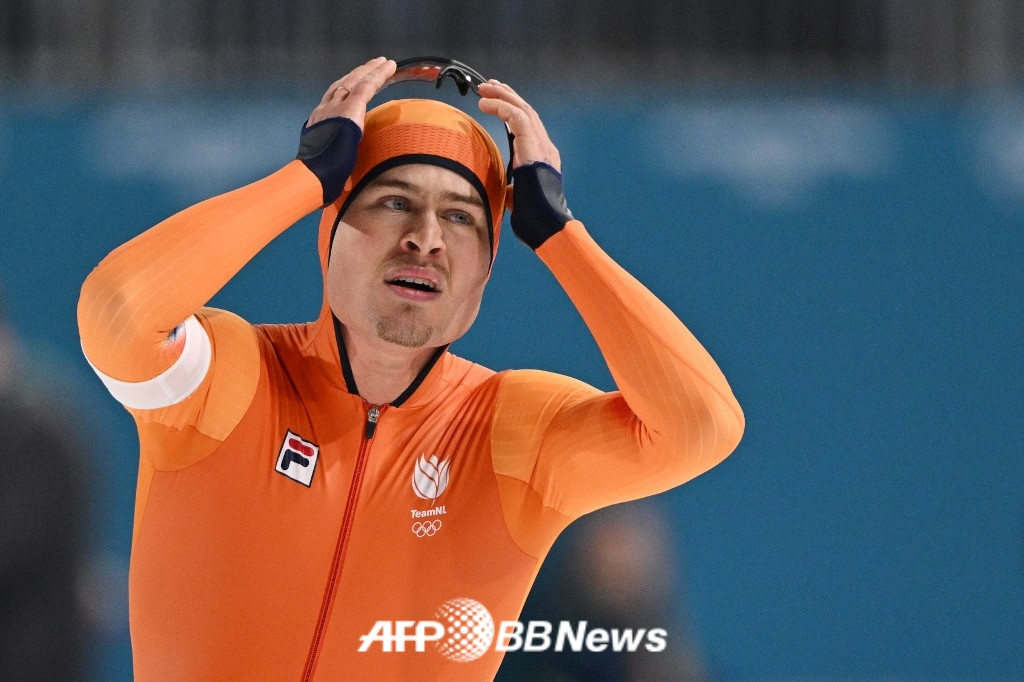 Jof Venemars expresses regret after finishing the first race in the men's 1,000m speed skating event at the 2026 Milan-Cortina D'Ampezzo Winter Olympics at Milan Speed Skating Stadium on the 12th (Korea time). /AFPBBNews=News1