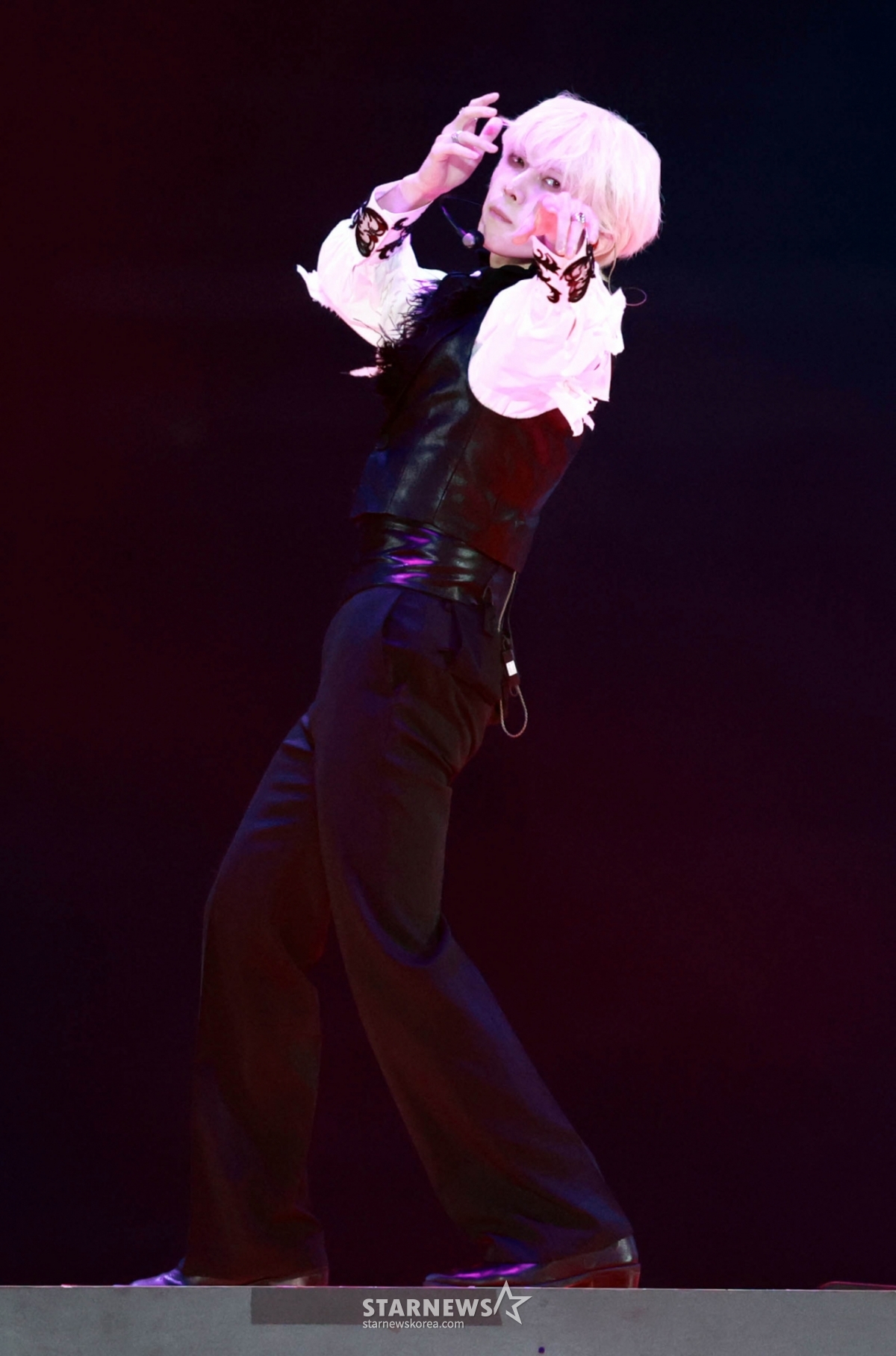 グループATEEZのヨサンが6日、高雄ナショナルスタジアムで行われたスターニュース主催「10周年アジアアーティストアワード2025(10th Anniversary Asia Artist Awards 2025、「10周年AAA 2025」)で素敵な舞台を宣告している /2025.12.06 /写真=イム·ソンギュンtjdrbs23@