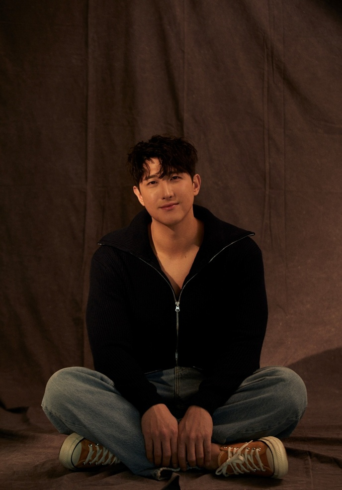 Hwang Jae-gyun / Photograph = SM C&amp;C