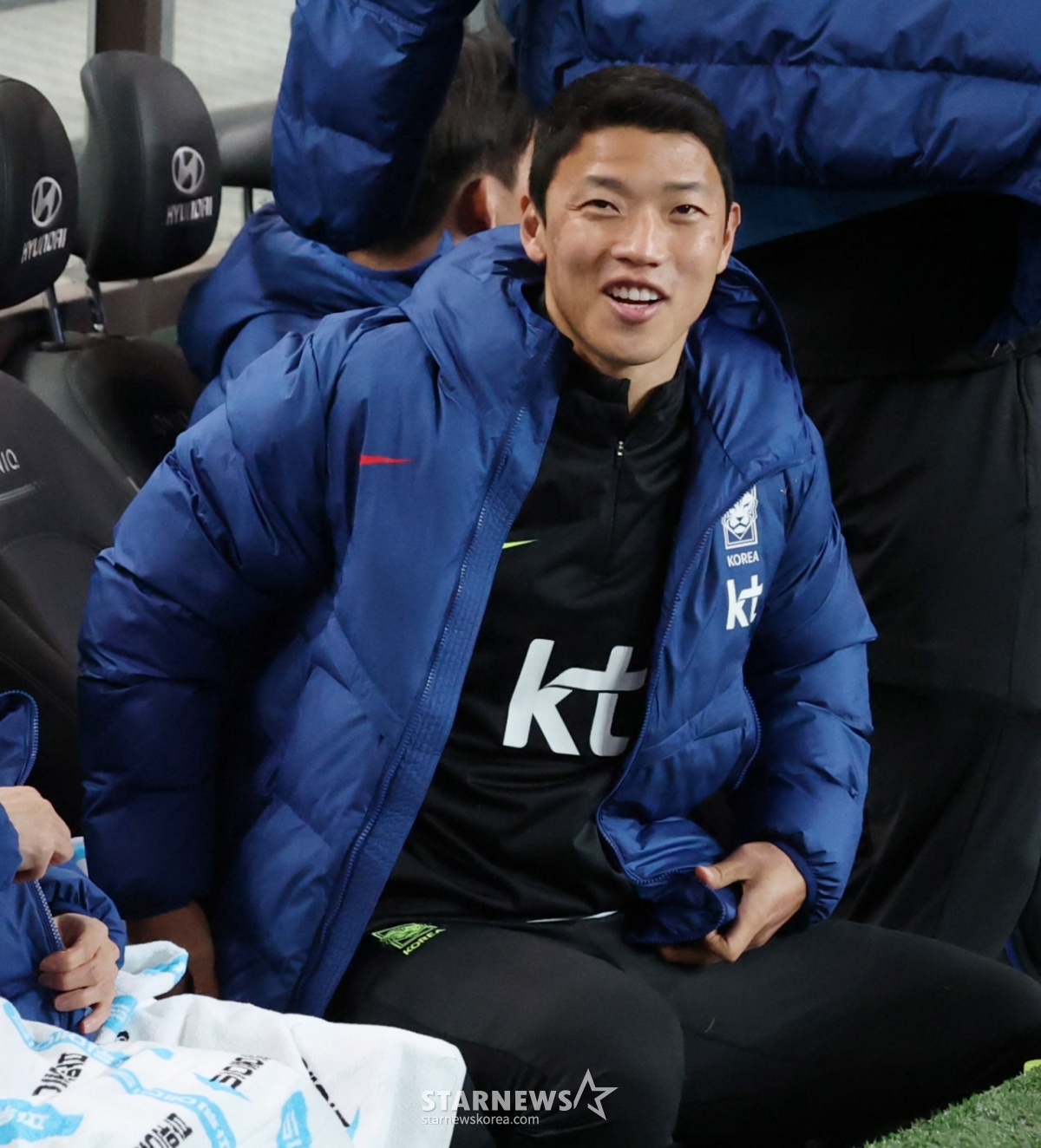 他就是韩国国家足球队前锋黄喜灿。 =照片=金镇京。