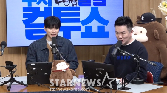 =李伊京、金泰均/照片:观看SBS POWER FM的广播。