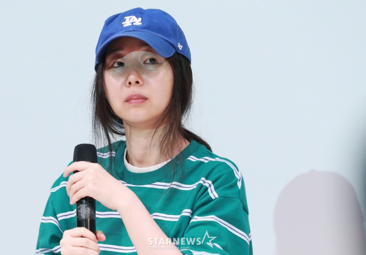 Min Hee-jin, CEO of ADOR, who is at odds with Hive, answers questions at an emergency press conference held at the auditorium of the Korea Conference Center in Gangnam-gu, Seoul on the afternoon of the 25th. /2024.04.25 / Photograph = Lee Dong-hoon