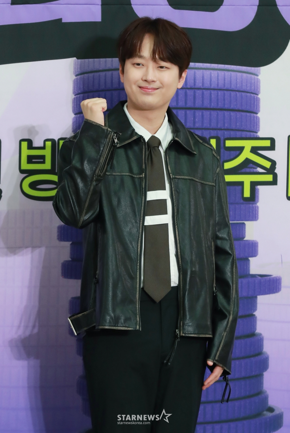 Singer Lee Chan-won/photograph = Lee Dong-hoon