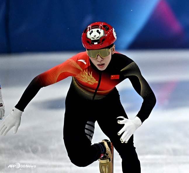 Lin Xiaojun is starting in the 1,000m short track event held on the 10th. /AFPBBNews=News1