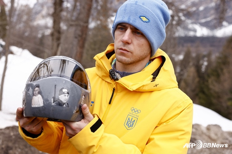 A figure of Vladislav Heraskevich with a helmet. /AFPBBNews=News1