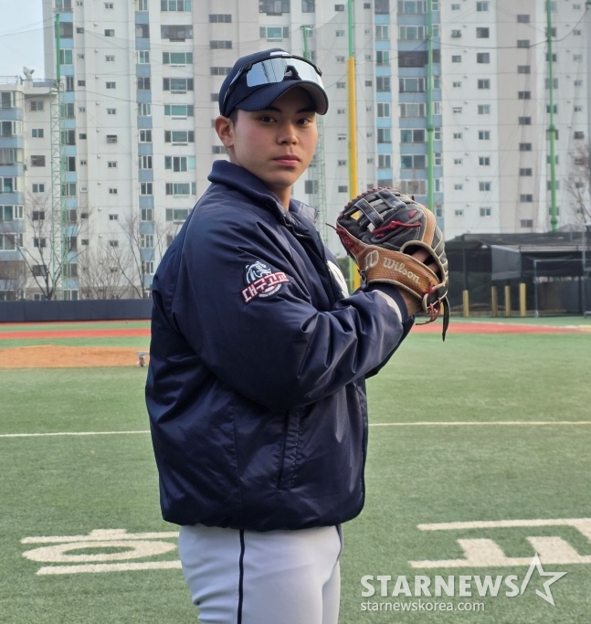 Daegu High School's Lee Hyun-min responded to an interview with Star News after a winter league game against Yoo Shin-go at Daegu High School Stadium on the 4th. /Photo = Reporter Kim Dong-yoon