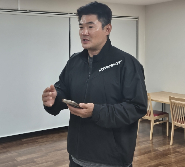 Noh Kyung-eun đang thuyết trình cố vấn trước các hậu bối. /Ảnh = SSG Landers cung cấp