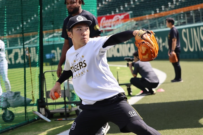 正在训练的石井大一。 =照片=阪神虎队官方SNS