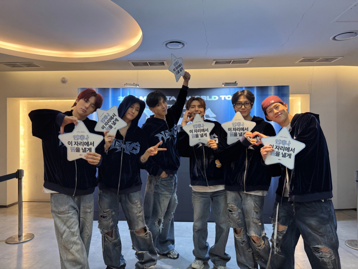 =偶像组合MONSTA X。