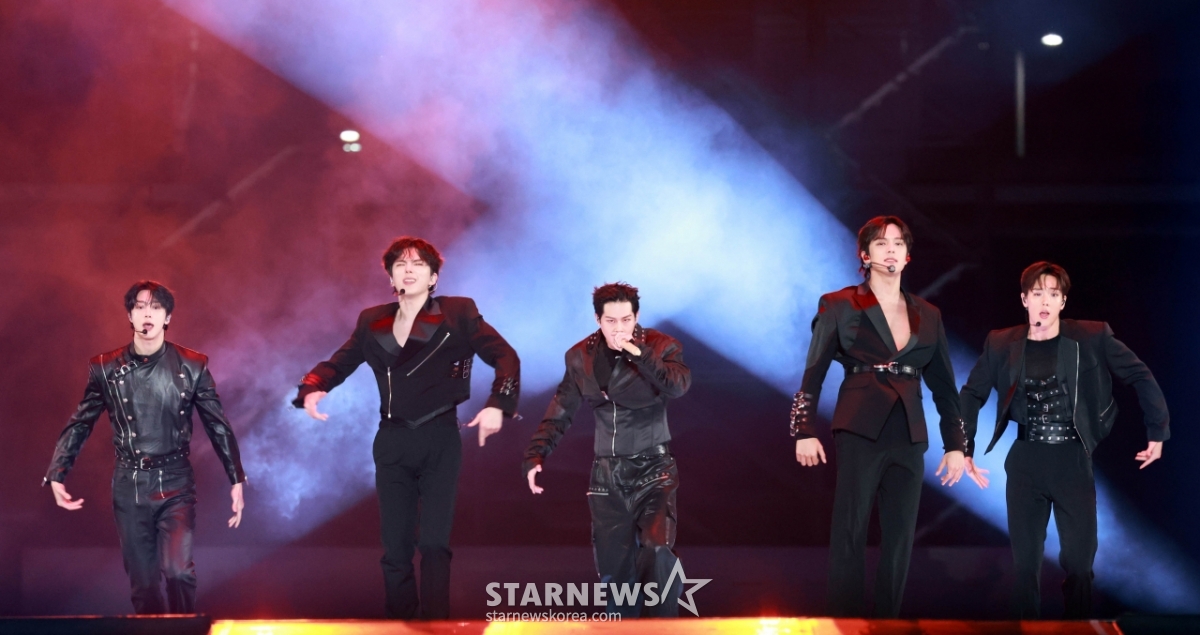=偶像组合MONSTA X的Shownu、玟 민혁、基现、周宪、亨愿。