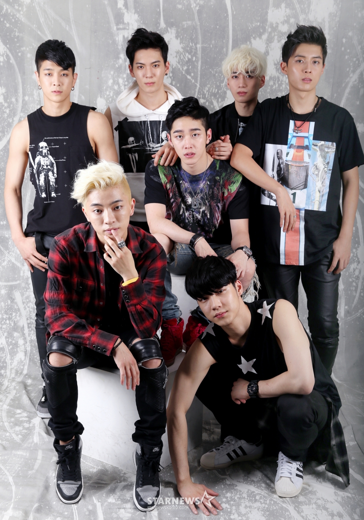 =偶像组合mad town。