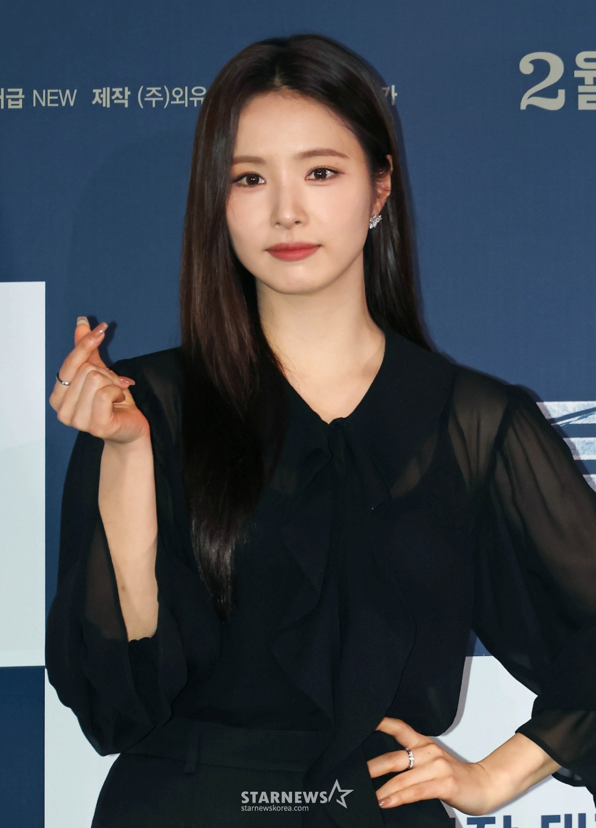 Актер Син Се Гён принимает участие в презентации и пресс-конференции фильма «Люминт» (режиссер Рю Сын Ван) в торговом центре CGV Yongsan Ipark в Сеуле днем 4-го числа. /2026.02.04 /Фото = Ли Дон Хун Фотогуи@