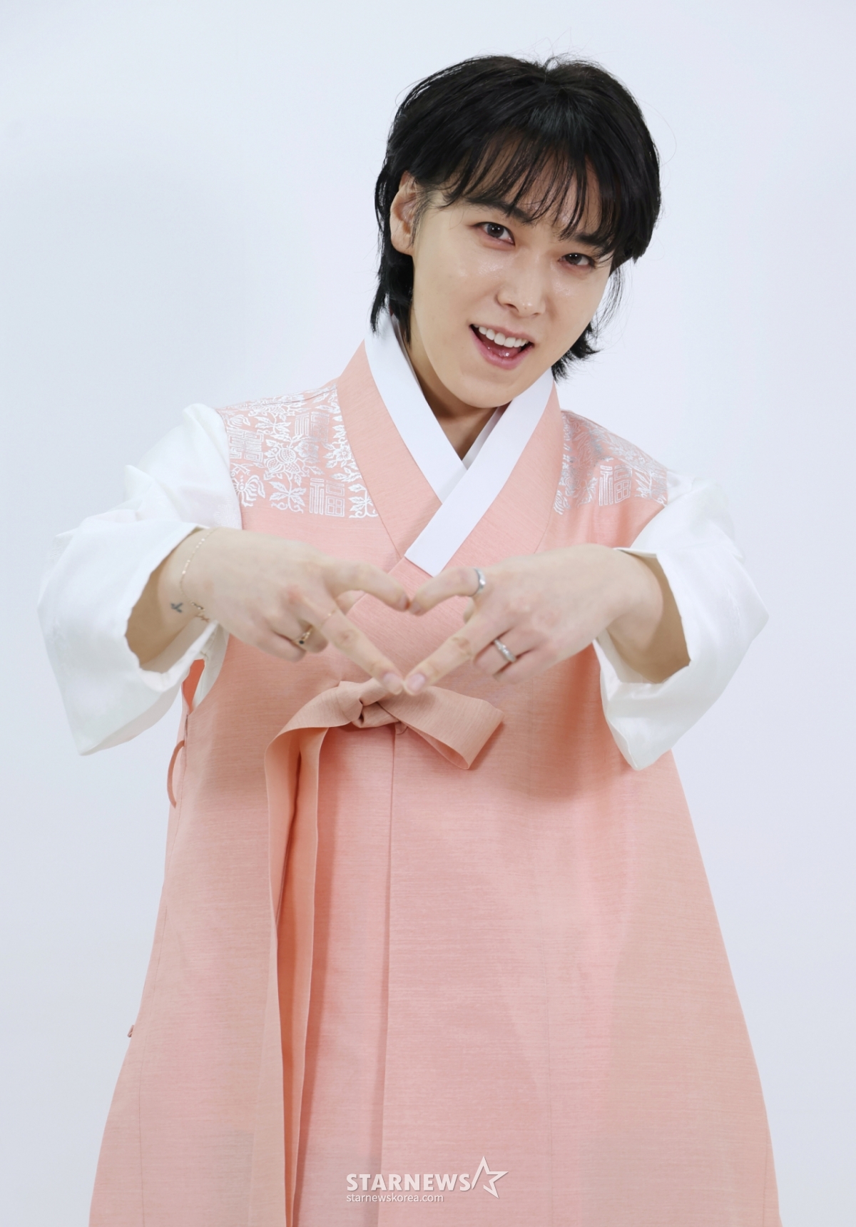 2026.02.12 歌手ソンミン韓服インタビュー /写真=イ·ドンフン