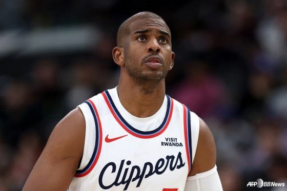 Chris Paul, who returned to his old team, the Los Angeles Clippers, in his retirement season. /AFPBBNews=News1