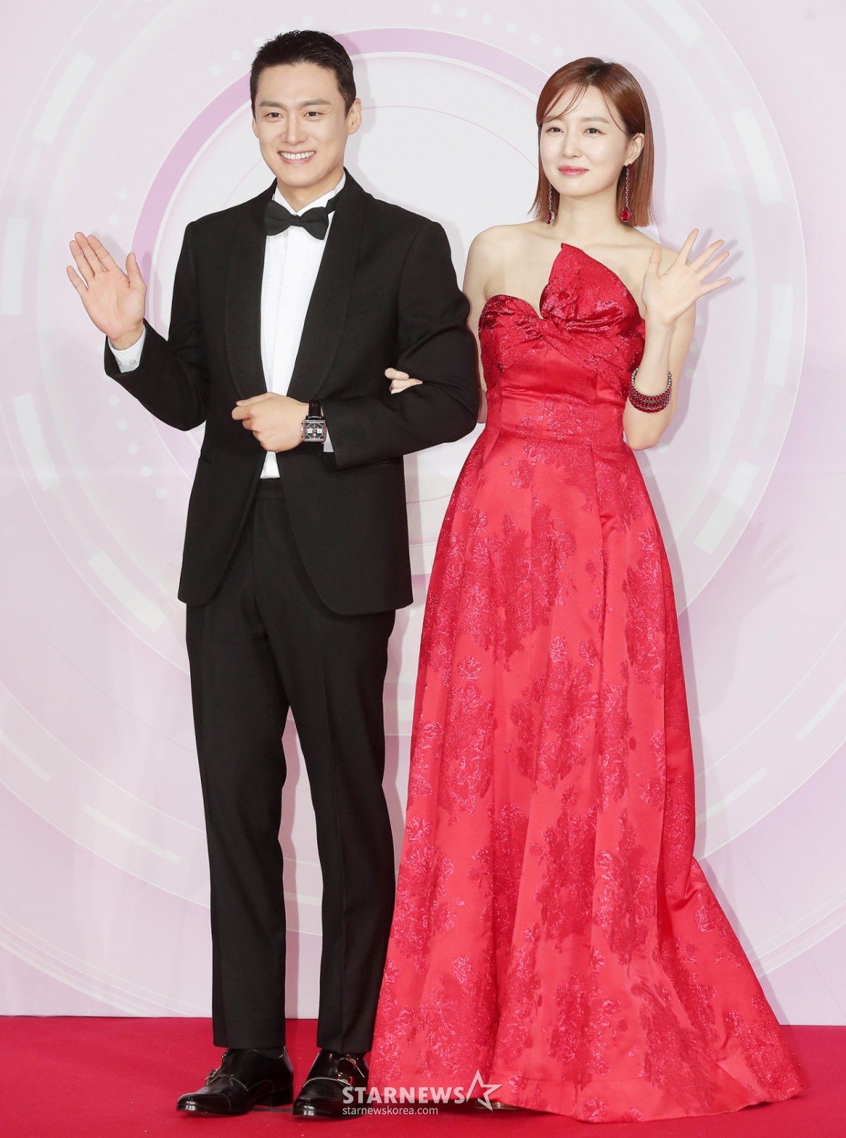 =电视人吴尚镇、金素英。