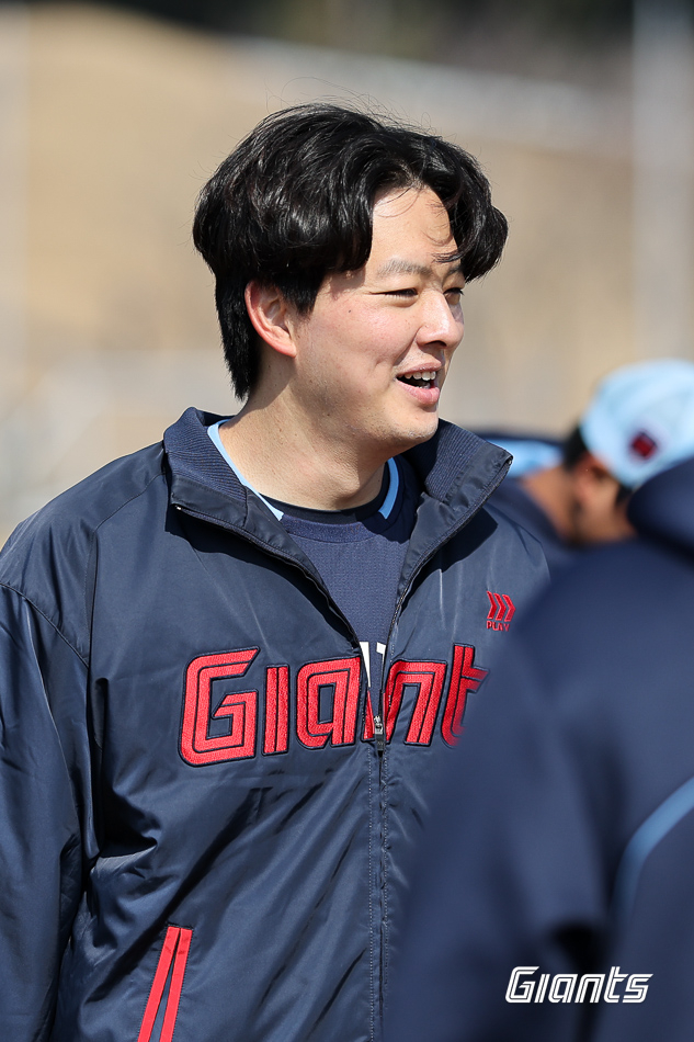 Lotte Giants closer Kim Won-joong. /Photo = Courtesy of Lotte Giants