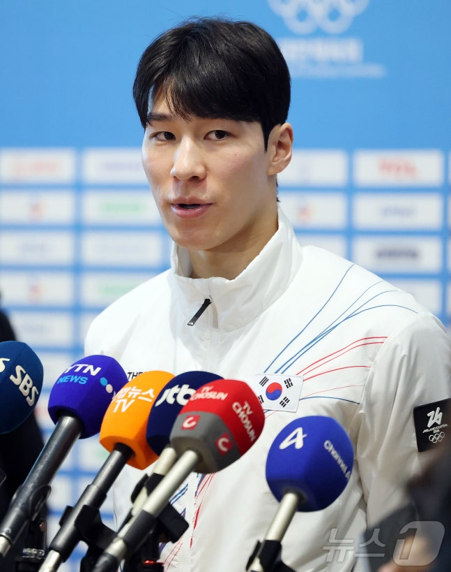 Hwang Dae-heon, who is having an interview leaving the country on January 30. /Photo = News 1