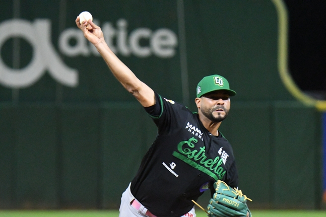 Esmeil Rogers. /Ảnh = SNS chính thức của câu lạc bộ Estréas Orientalis