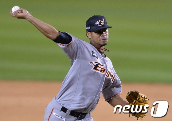 Rogers đã chơi ở Hanwha trong mùa giải 2015. Ảnh = News1