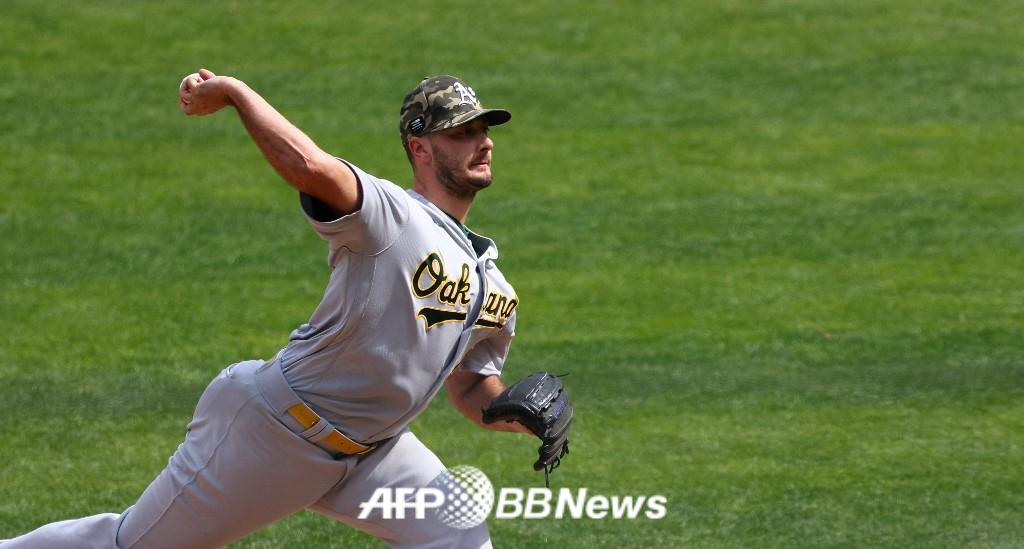 Hình ảnh những pha ném bóng của Birch Smith thời Oakland Athletics. /AFPBBNews = Tin tức 1