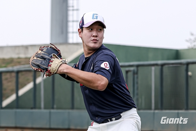 Na Seung-yeop is training in the spring camp. /Photo = Lotte Giants