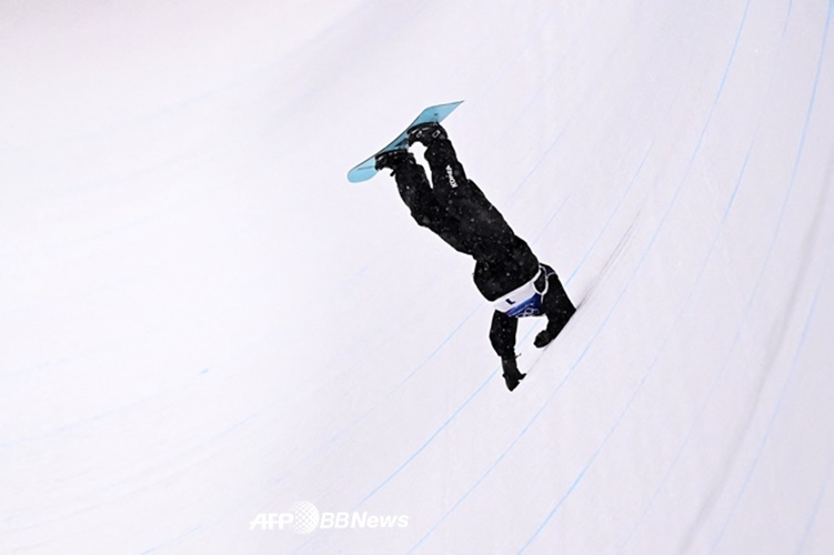 The scene where Choi Gaon falls. /AFPBBNews=News1