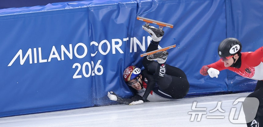 Vào ngày 14 (giờ địa phương), Lim Jong-eon đã ngã trước cuộc đua ở tứ kết 1500m nam của Thế vận hội mùa đông Milan và Cortina Dampecho 2026 được tổ chức tại sân trượt băng Milan Arena, Ý. Ảnh = News1
