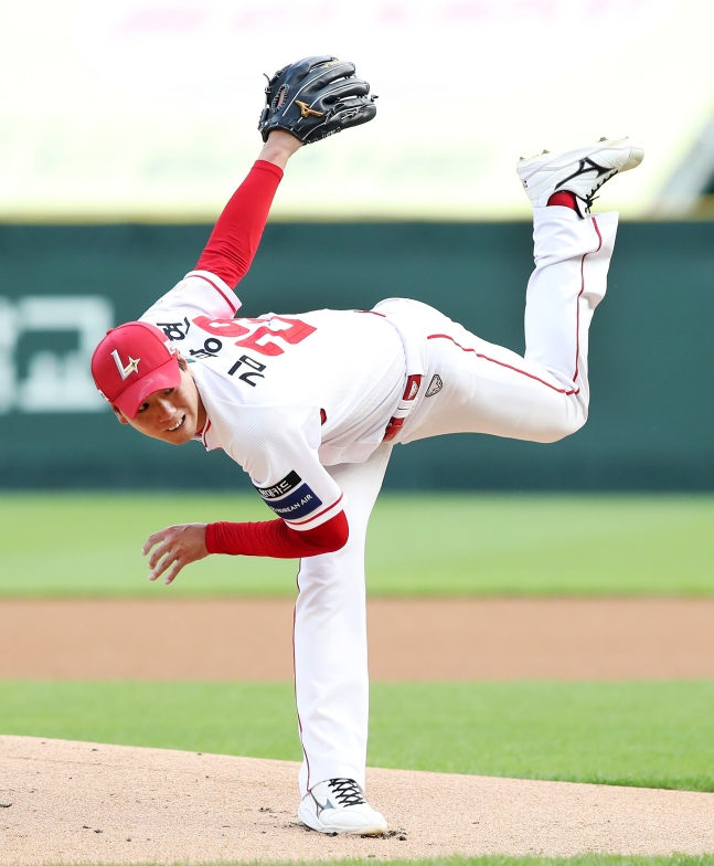 Hình ảnh Kim Kwang Hyun ném bóng. /Ảnh = SSG Landers cung cấp