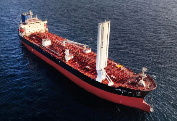 補助動力のウイングセール/写真提供=hd現代