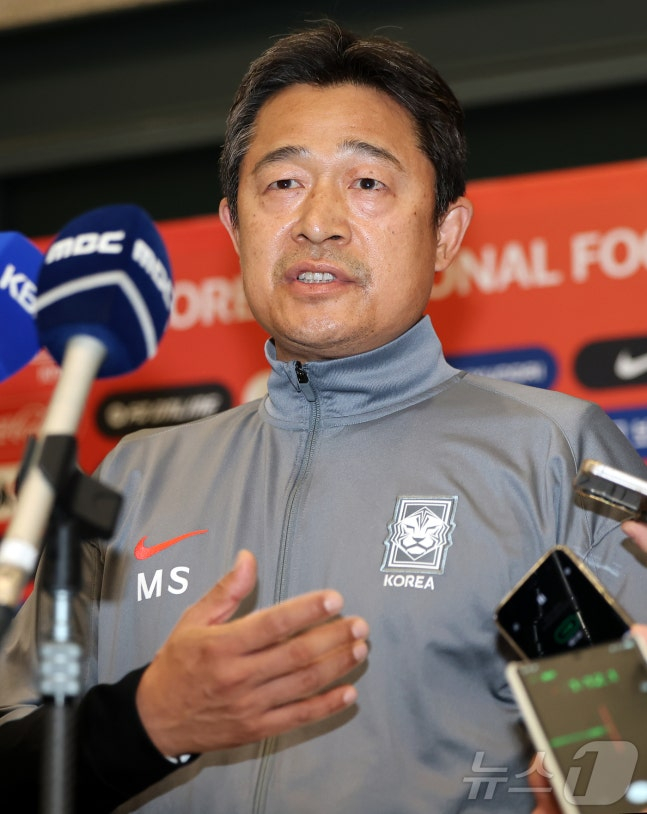 Huấn luyện viên đội tuyển bóng đá U-23 quốc gia Lee Min-sung. Ảnh = News1