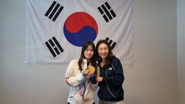 Choi Gaon (trái) Quách Minh Chính. /Ảnh = Hội đồng Thể thao Hàn Quốc cung cấp