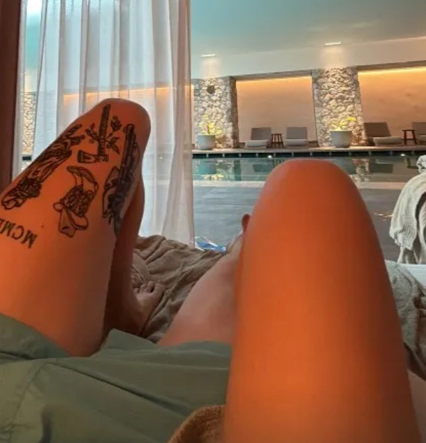 Sophia Kirkby tiết lộ hình ảnh hẹn hò với một fan nam tại một khách sạn spa. /Ảnh = The Sun Galmuri