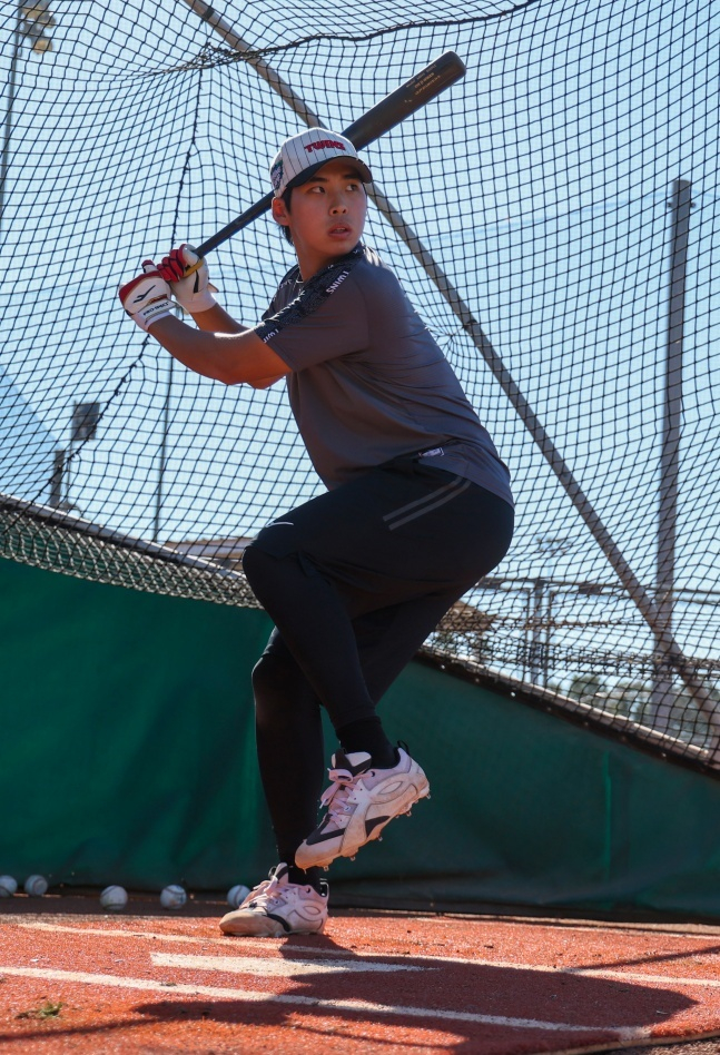 Yoo Hyun-hyun is currently training for batting at the 2026 LG Spring Camp in Scottsdale, Arizona. /Photo = Courtesy of LG Twins