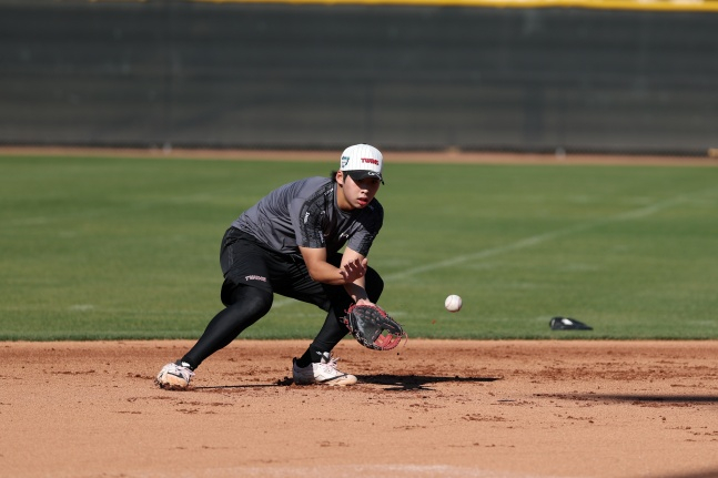 Yoo Hyun-hyun is recently training for defense at 2026 LG Spring Camp in Scottsdale, Arizona. /Photo = Courtesy of LG Twins