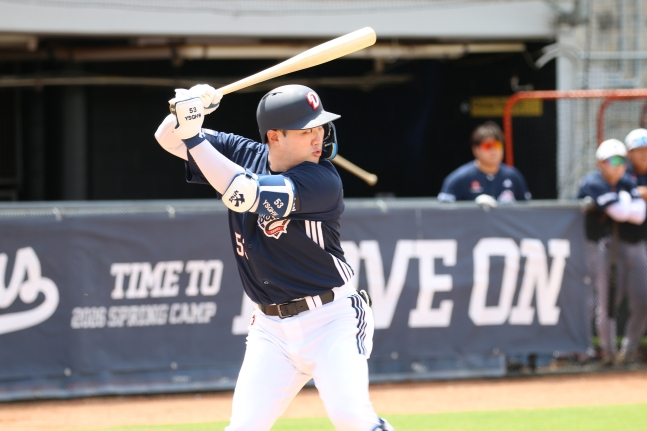 斗山（トゥサン）ベアーズの梁錫煥（ヤン·ソクファン）が16日、豪州シドニーのスプリングキャンプ·チョンベク戦で打撃を受けている。 /写真=斗山ベアーズ提供