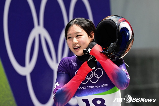 他就是韩国俯式冰橇国家队队员洪秀贞。 =法新社BBNews=新闻1。