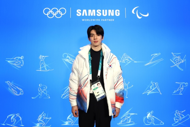 チャ·ジュンファンがサムスンハウスを訪問し、記念撮影をしている。 /写真=サムスン電子提供