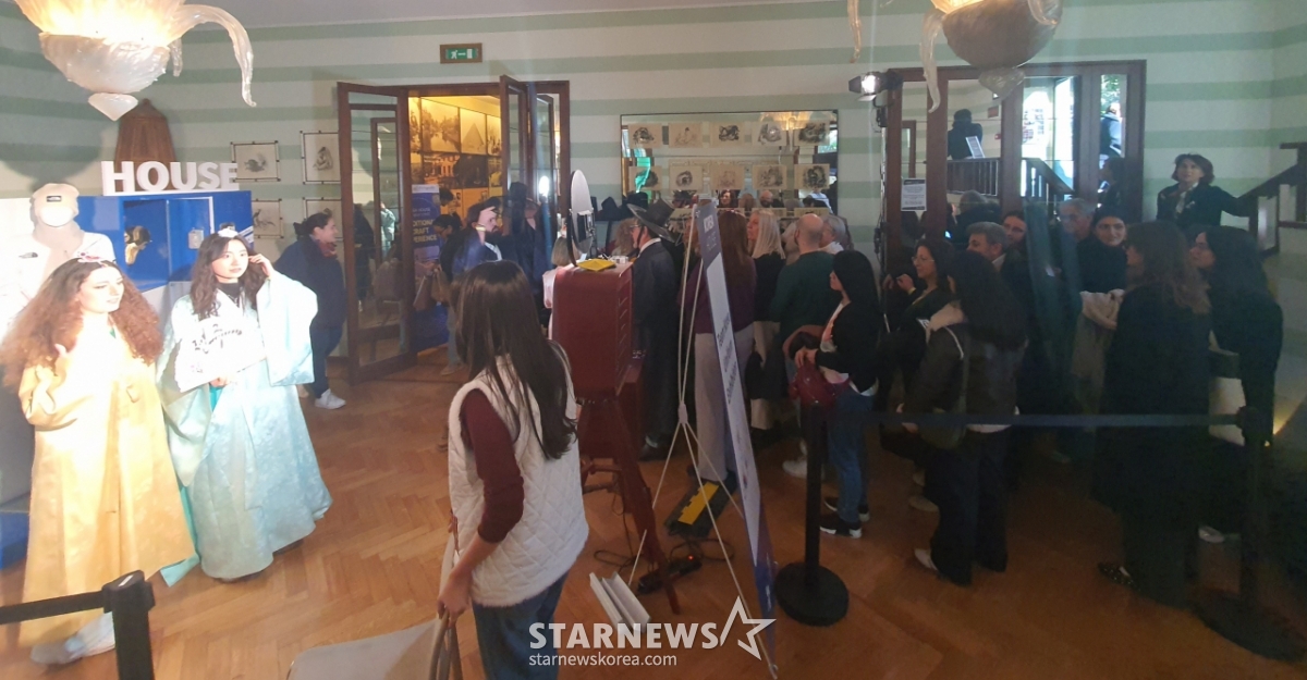 The "Korea Day" event commemorating the 2026 Milan and Cortina d'Ampezzo Olympics was held at the Korea House K Culture Zone in Milan, Italy, on the 17th (local time). A long line at the hanbok experience booth. /Photo = Reporter Park Jae-ho