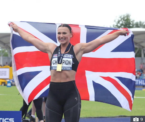 =阿黛尔-妮可。