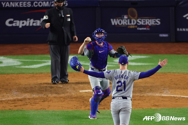 Buehler (right) who led the team to a World Series victory in the 2024 season. /AFPBBNews=News1