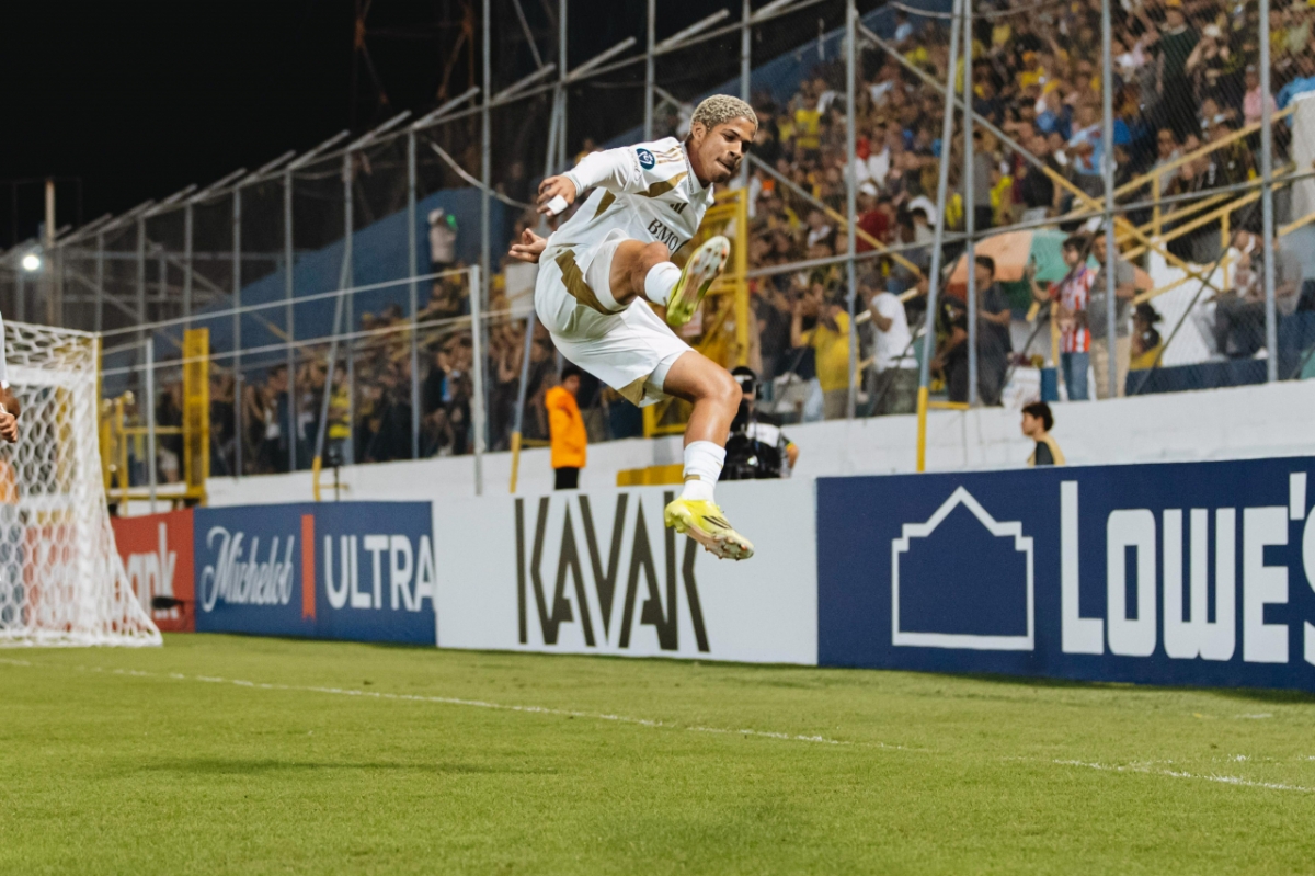 18日下午12时(韩国时间),接到孙兴慜传球的马丁内斯在洪都拉斯圣佩德罗苏拉的弗朗西斯科•莫拉桑体育场举行的2026赛季北中美洲和加勒比足球联盟(CONCACAF)冠军杯第1轮第1轮与皇家西班牙人队(洪都拉斯)的比赛中进球后正在庆祝。 =照片:洛杉矶FC官方社交网络服务(SNS)