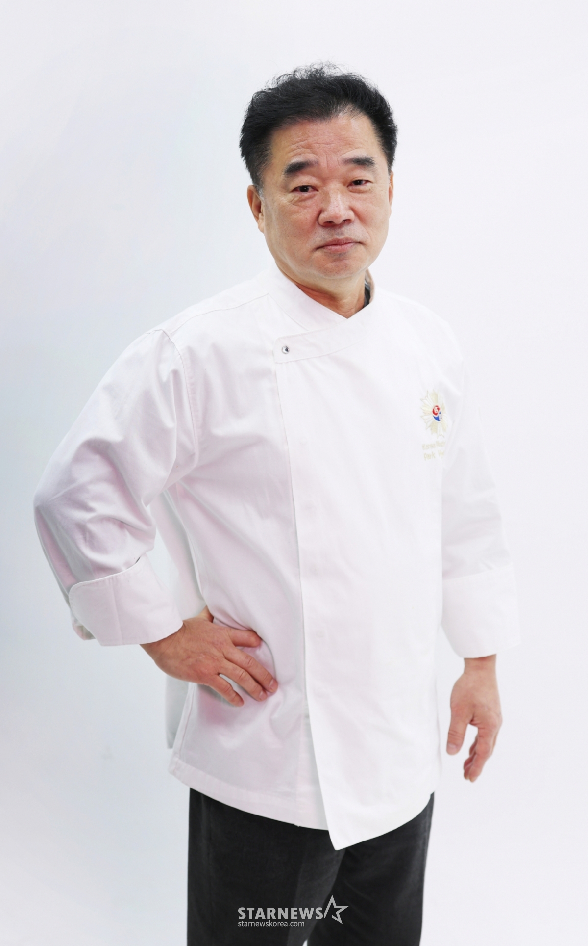 ="黑白厨师2"朴孝男名将接受采访。