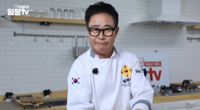 =照片=youtube频道"任成根、任赞TV"截图。