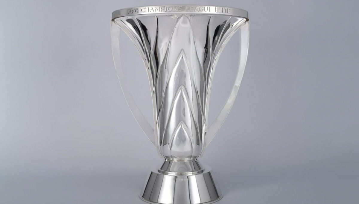 亚足联冠军联赛精英奖杯。 =照片=亚足联官方网站截图。