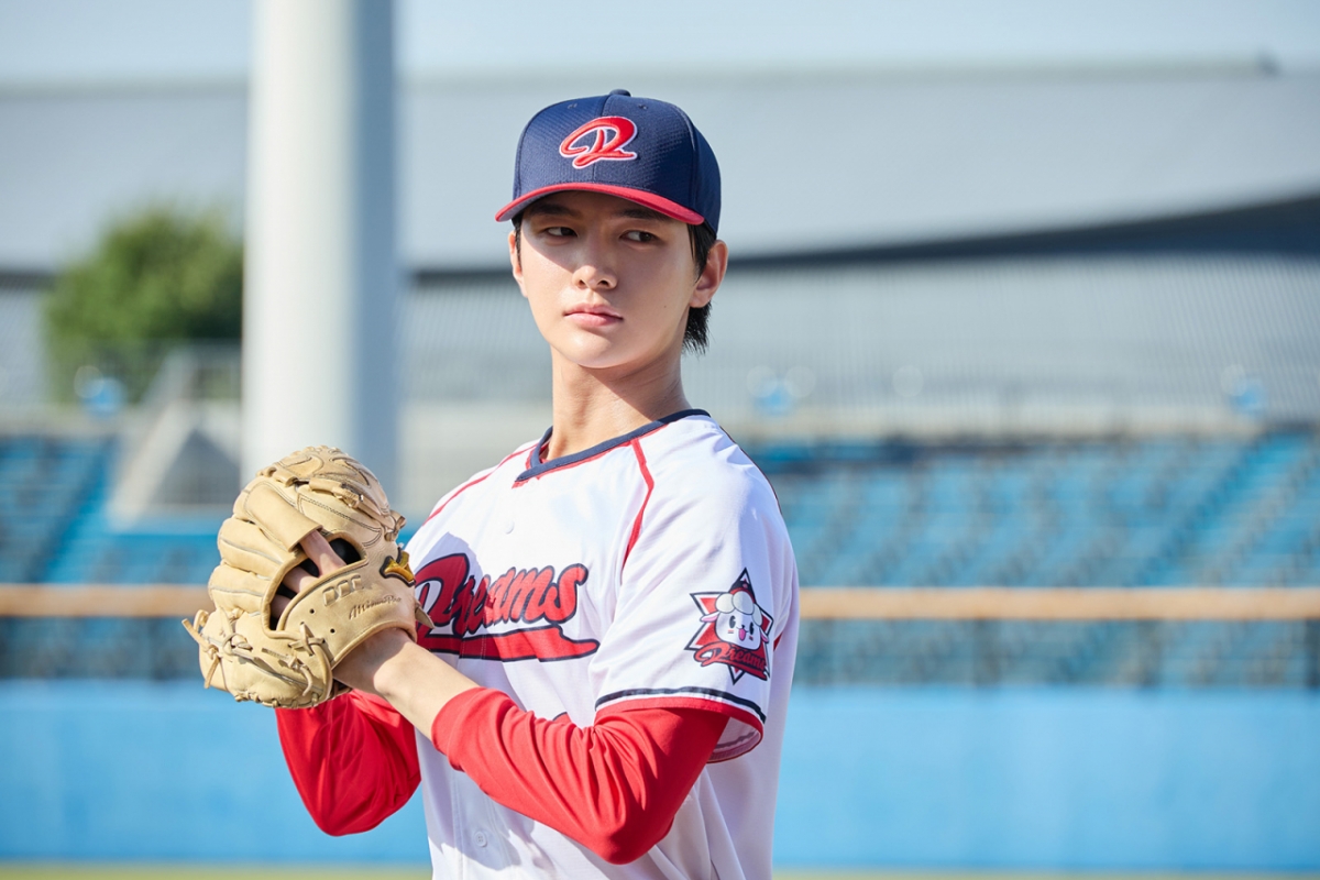 图为，车俊浩出演的日本翻拍电视剧《棒球大联盟》。