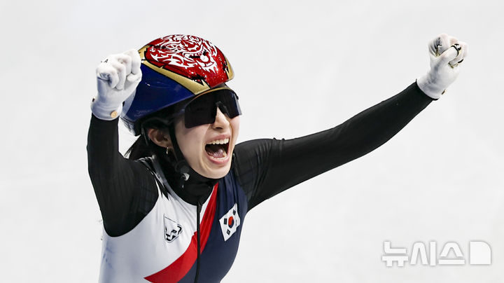 最快到达终点后咆哮的金吉儿。 =照片=newsis。