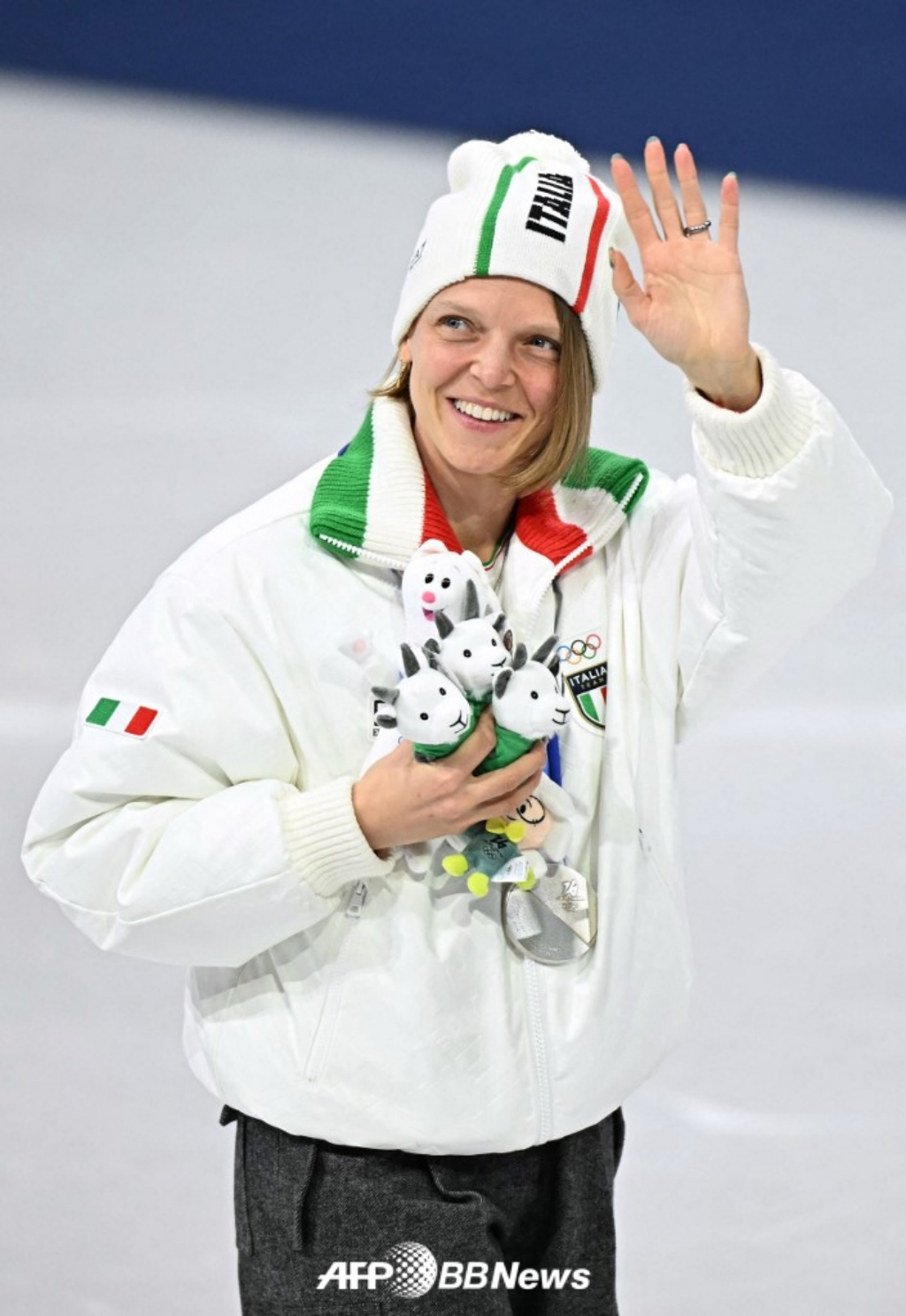 他就是意大利短道速滑英雄阿丽安娜•方塔娜。 =法新社BBNews=新闻1。