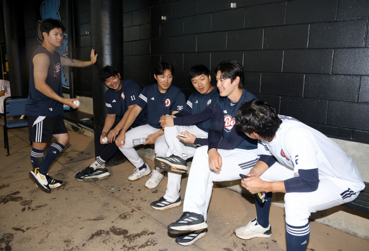 Doosan Bears players. /Photo = Courtesy of Doosan Bears