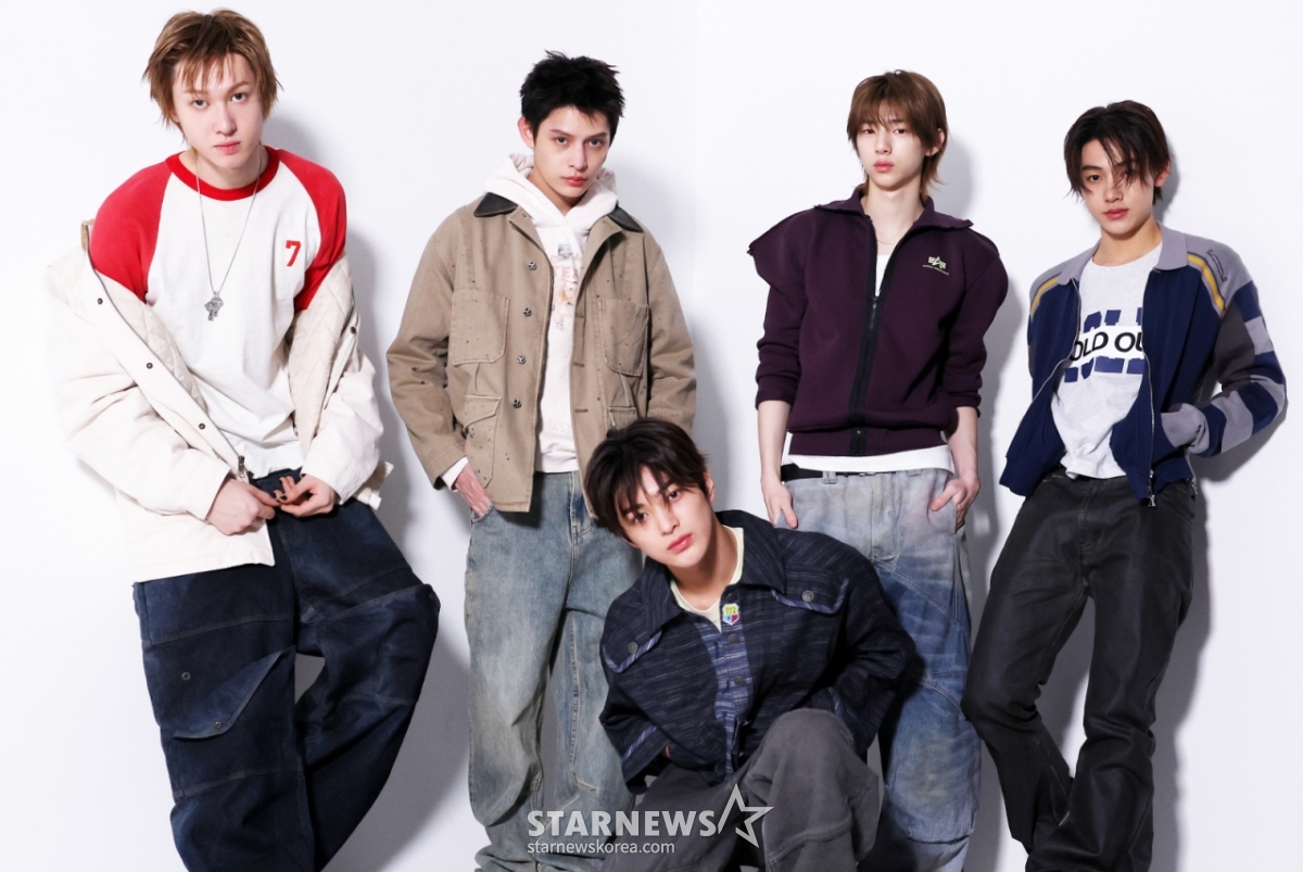 =科尔蒂斯（左起为马丁、詹姆斯、卢建昊、朱勋、成贤）。  